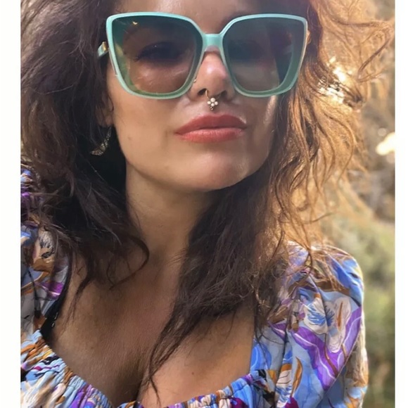 DUMP HIM SUNGLASSES IN AQUA

Queen the Label - Dump Him Sunglasses -RRP $79 - Picture 5 of 5